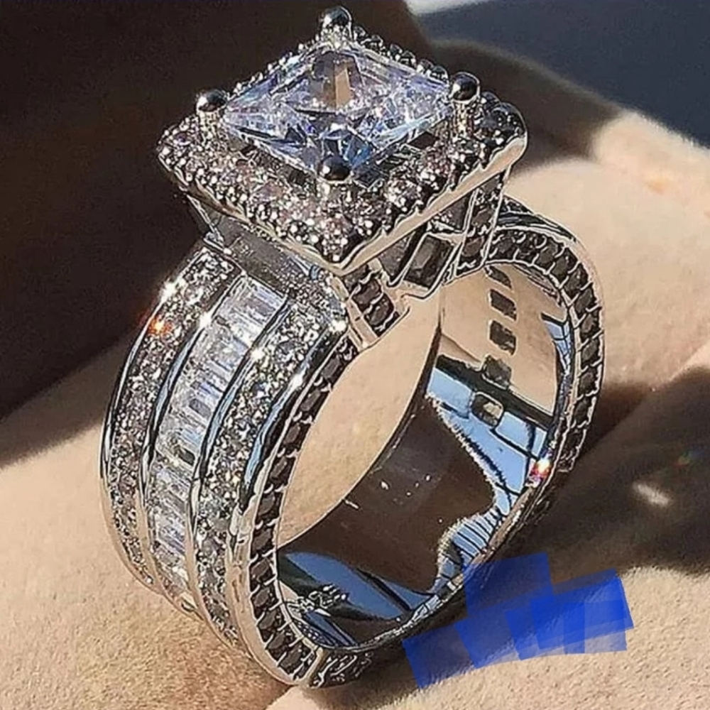 GORGEOUS ENGAGEMENT PARTY  RING